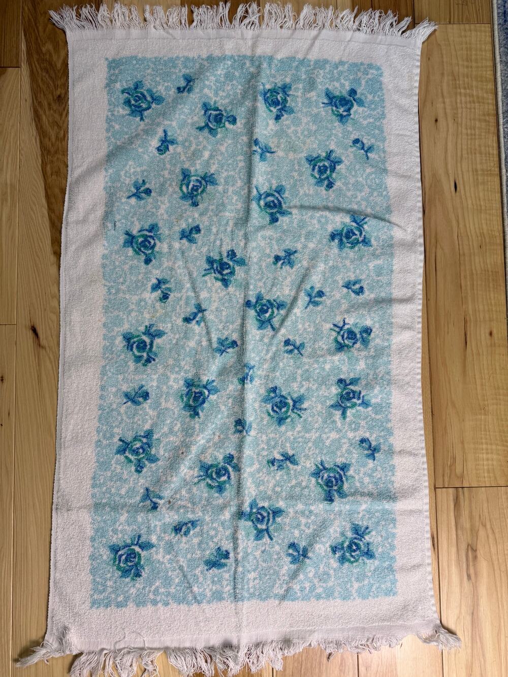 VINTAGE Kassin blue rose floral bath towel